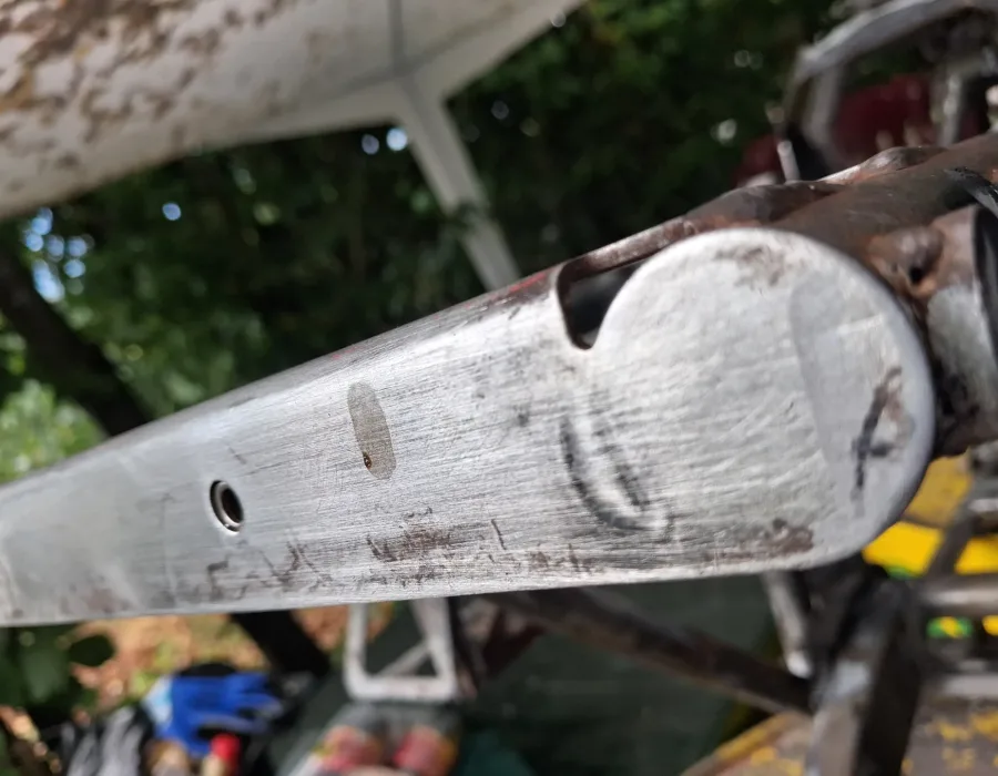 Projekt "QUAD BUILD"  Rahmen entlacken – 4 Stunden Vollgas! – Bild 3